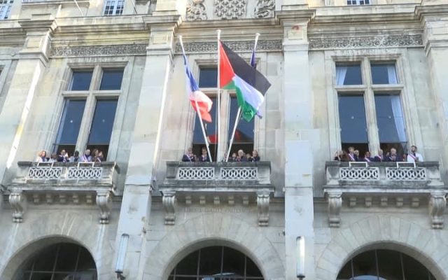 Le drapeau palestinien au fronton de la mairie de La Courneuve : une atteinte à la neutralité du service public