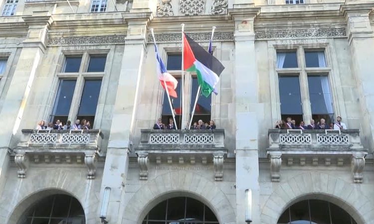 Le drapeau palestinien au fronton de la mairie de La Courneuve : une atteinte à la neutralité du service public