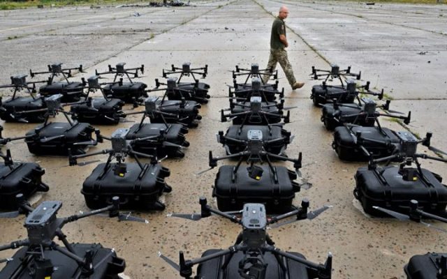 Une position de soldats russes a été prise avec seulement des robots et des drones, selon Zelensky