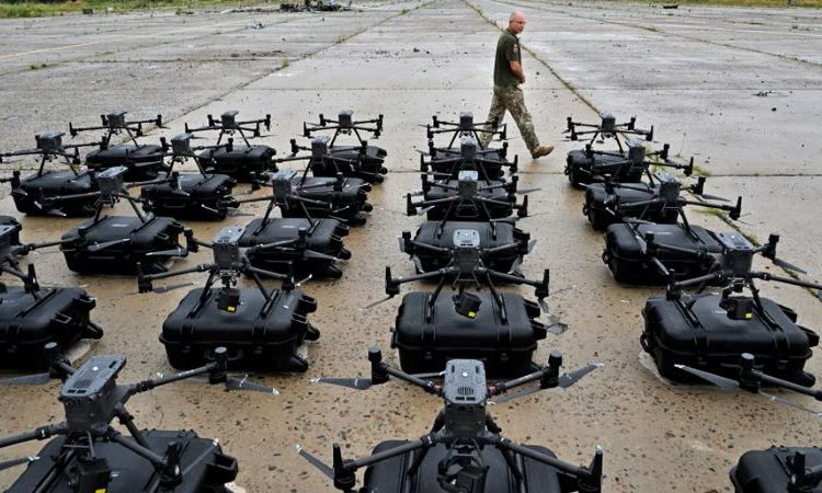 Une position de soldats russes a été prise avec seulement des robots et des drones, selon Zelensky