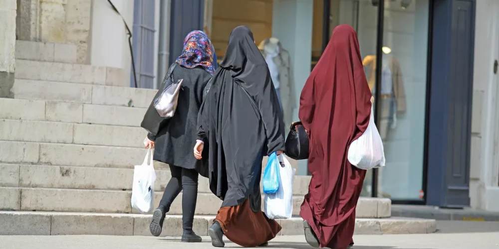 Cachez ce saint que je ne saurais voir !