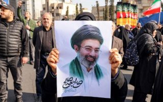 Guerre au Moyen-Orient : les pays du Golfe « ne serviront plus de bouclier aux bases américaines », affirme le guide suprême iranien
