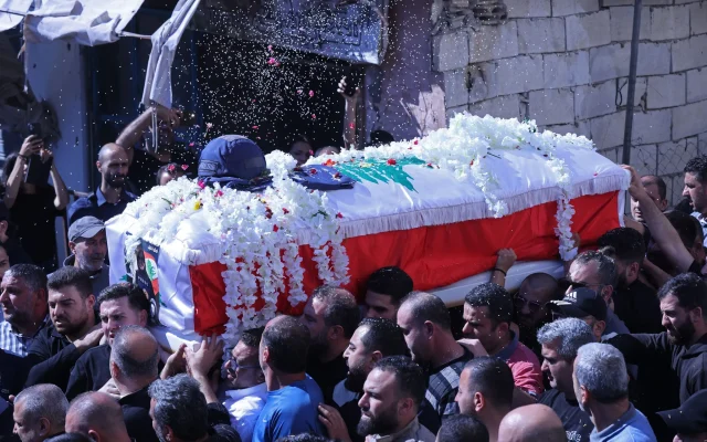 Des milliers de Libanais aux funérailles de la journaliste Amal Khalil tuée par l&rsquo;armée israélienne