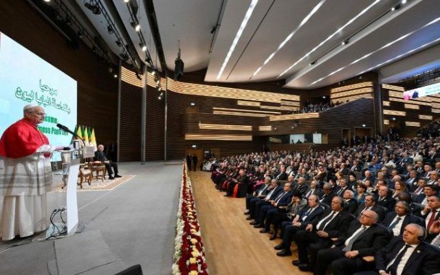 Le pape en Algérie : « L&rsquo;avenir appartient aux hommes et aux femmes de paix »
