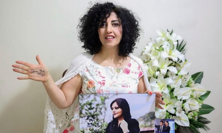 La Prix Nobel Narges Mohammadi, libérée sous caution, a été transférée à Téhéran pour recevoir des soins médicaux