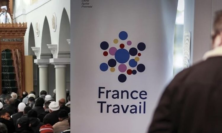 Des offres d’emploi d’imams sur le site de France Travail suscitent des interrogations ; l’islam ne dispose pas d’un clergé