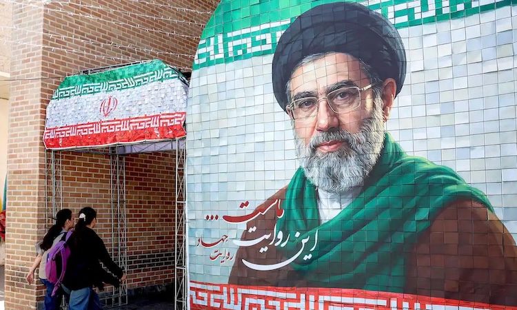 Le détroit d&rsquo;Ormuz, «opportunité aussi précieuse qu&rsquo;une bombe atomique», dit un conseiller du Guide suprême iranien