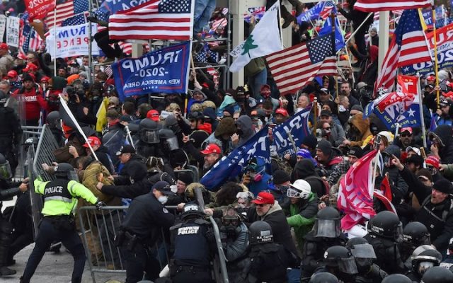 États-Unis : un juge fédéral ordonne le gel du fonds créé par Donald Trump pour indemniser ses partisans poursuivis en justice sous Joe Biden