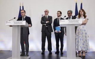 « Pas de hausses d’impôts », « pas de baisse de la fiscalité sur le carburant », déclare Sébastien Lecornu