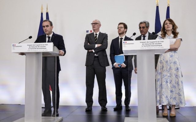 « Pas de hausses d’impôts », « pas de baisse de la fiscalité sur le carburant », déclare Sébastien Lecornu