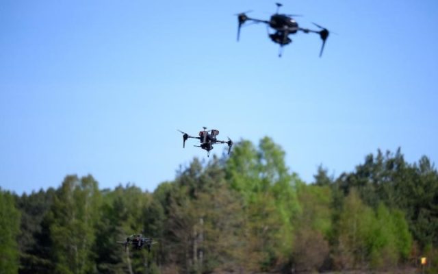 Lituanie : le président, la Première ministre et des députés conduits dans des abris souterrain, après une alerte au drone ; l’aéroport de Vilnius fermé