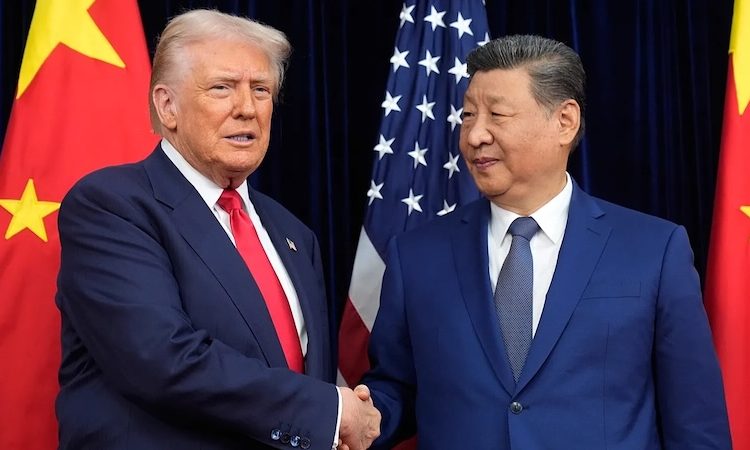 Donald Trump entame sa visite en Chine, où il est accueilli par un Xi Jinping en position de force