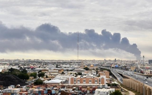 Guerre au Moyen-Orient : les États-Unis et l’Iran reprennent leur escalade militaire ; l’aéroport du Koweït attaqué par des drones iraniens