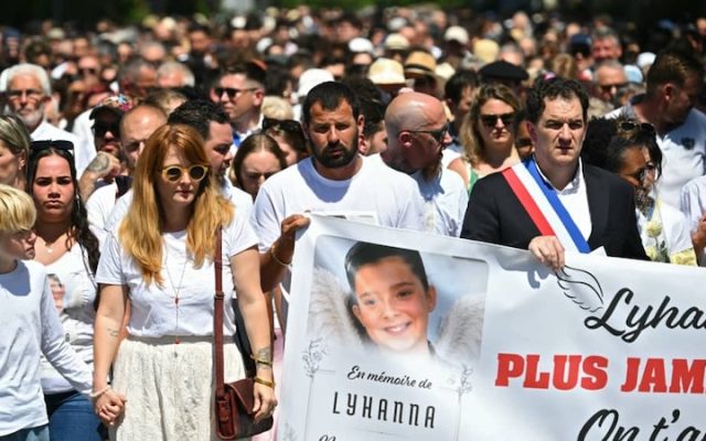 «Plus jamais ça !» : des milliers de personnes rendent hommage à Lyhanna lors d’une marche blanche à Fleurance