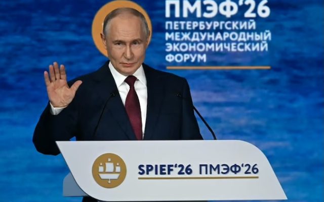 Au « Davos russe », Poutine minimise les difficultés économiques de son pays sanctionné par les Occidentaux 