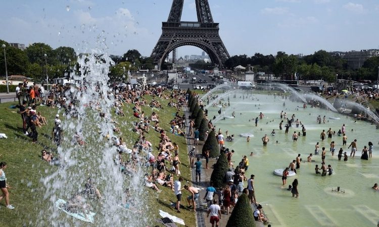 Canicule : Paris, la petite couronne et centre-ouest passent en alerte rouge