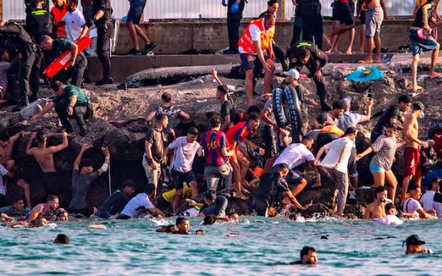 Crise migratoire en Espagne : une crise aux répercussions internationales ; Pedro Sanchez dos au mur
