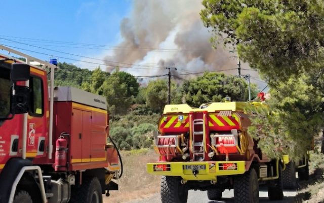 Incendies dans le sud de la France : des centaines de pompiers continuent de lutter contre les flammes ; Laurent Nuñez se dit « très inquiet »