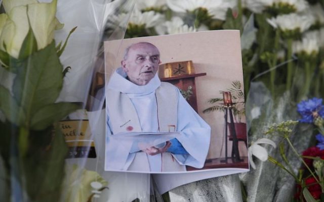 Islamisme : dix ans après, la France rend hommage au père Hamel tué dans un attentat à Saint-Etienne-du-Rouvray