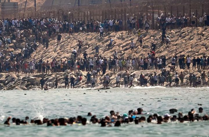 Crise des migrants marocains à Ceuta : la France va « renforcer sans attendre les contrôles à la frontière espagnole »