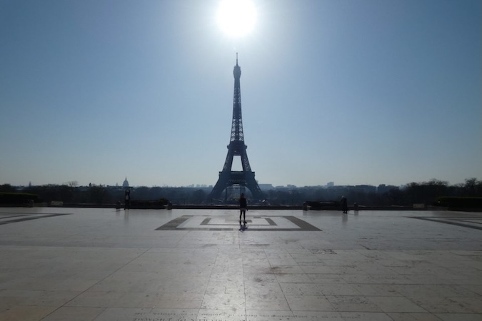 Canicule : 37 départements placés en vigilance rouge demain, la tour Eiffel, le Louvre et le musée d’Orsay fermeront dès 16 heures ce week-end