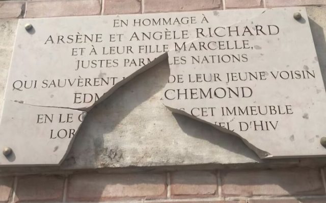 Antisémitisme : une plaque en hommage à un couple de Justes dégradée pendant la période de commémorations de la rafle du Vel’ d’Hiv’
