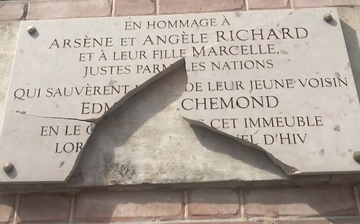 Antisémitisme : une plaque en hommage à un couple de Justes dégradée pendant la période de commémorations de la rafle du Vel’ d’Hiv’