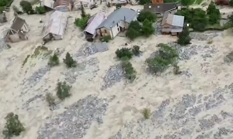 Inondations meurtrières au Népal et au Tibet : au moins quatre Français portés disparus, des centaines de personnes recherchées
