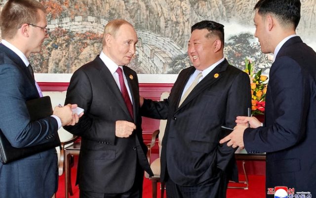 Guerre en Ukraine : Kim Jong Un « fier » de sa relation avec la Russie, sur fond d&rsquo; un nouveau déploiement de troupes de Corée du Nord en soutien à la Russie