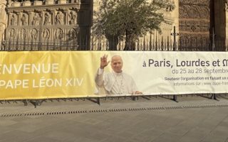 La visite du pape Léon XIV en France provoque une ferveur qui dépasse le seul cercle des catholiques pratiquants