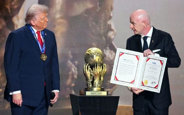 L&rsquo;UEFA menace Gianni Infantino et la FIFA de poursuites judiciaires après la tentative de vente de la Coupe du monde à un proche de Trump