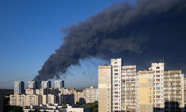 Une frappe de drone russe sur un entrepôt de munitions en Ukraine cause la mort de 37 personnes