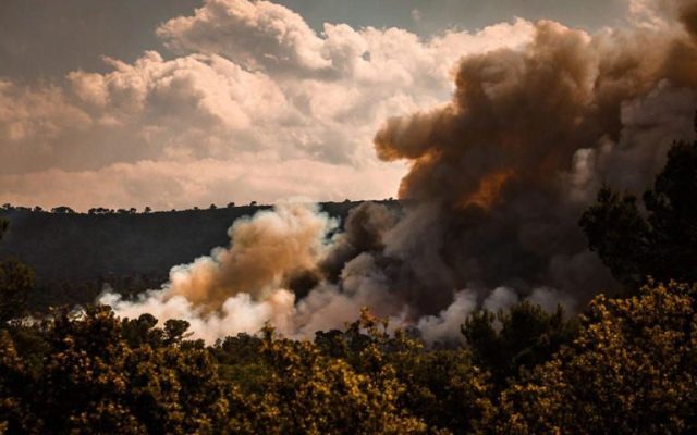Reprise de feu dans le Var : 1 250 hectares brûlés, 2 500 personnes évacuées