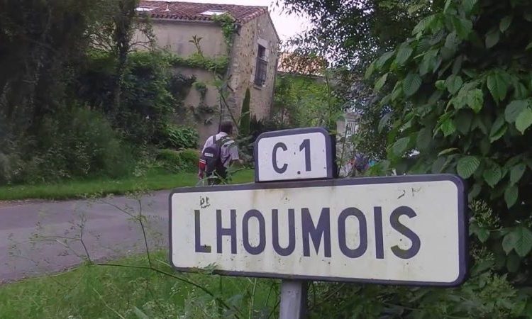Un incendie dans un champ touche une maison et fait trois morts dans les Deux Sèvres