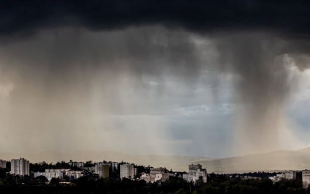 Des orages forts, de la grêle, de brusques rafales de vent et des pluies intenses annoncés pour demain