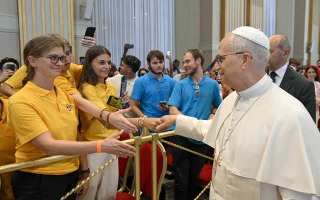 Léon XIV, la nouvelle star des jeunes catholiques français