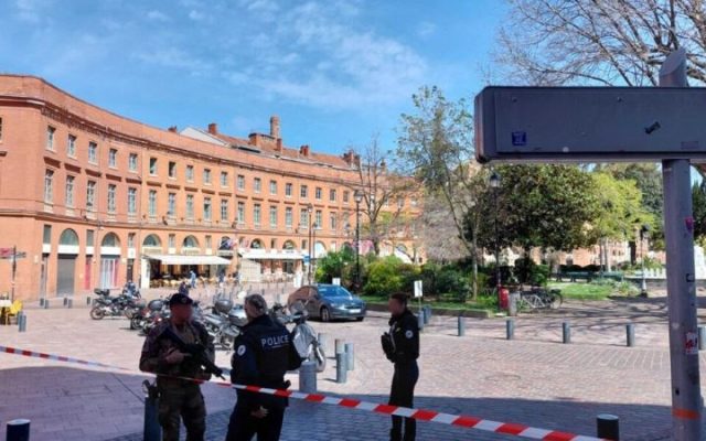Attaque au couteau à Toulouse : deux policiers municipaux blessés, l&rsquo;assaillant arrêté