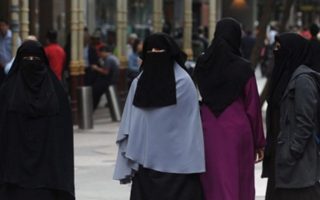 Lutte contre l&rsquo;islamisme : le voile intégral interdit dans l&rsquo;espace public au Portugal