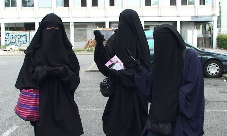 Le voile intégral islamiste de plus en plus proscrit en Europe