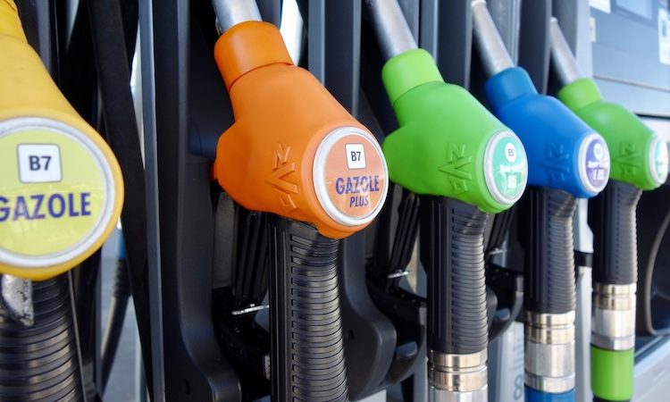 Flambée des prix du carburant : Le prix moyen du diesel à la pompe atteint son plus haut niveau historique dans 19 pays de l’Union européenne