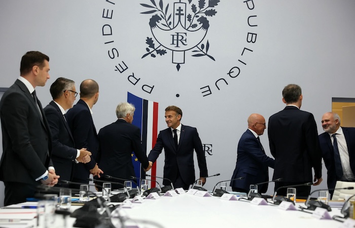 Les chefs de partis conviés à l’Élysée : les « invités » sont restés sur leur faim