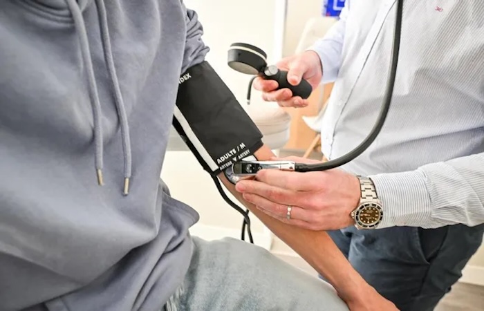 Plus de 6 millions de Français sans médecin traitant : la Cour des comptes veut imposer aux généralistes un seuil “minimal” de patients
