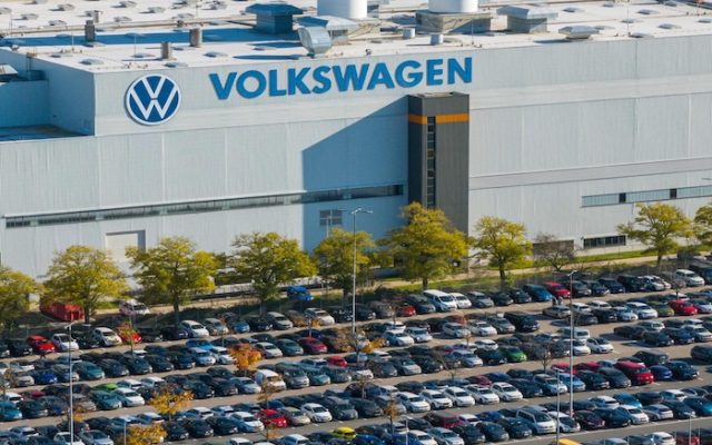 Une crise historique secoue Volkswagen (VW) , symbole d’un décrochage industriel et quitte l&rsquo;élite boursière