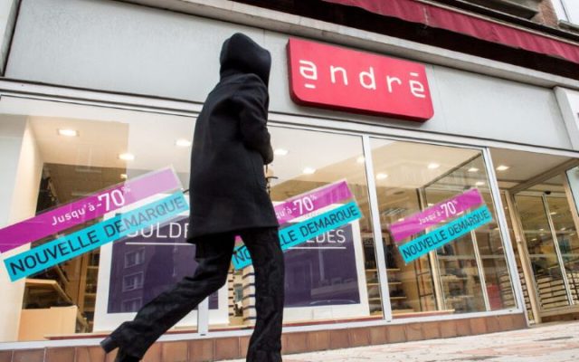 Encore un signe de la liquidation de l&rsquo;industrie française : André déchaussé