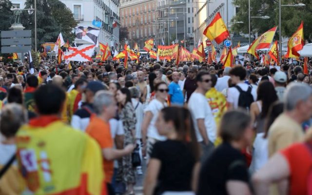 « Sánchez, démission » : l’Espagne descend dans la rue pour Ceuta