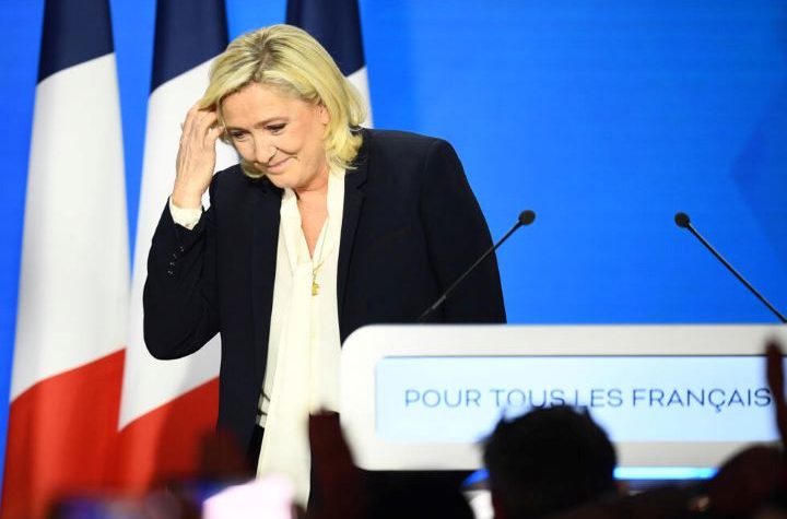 Proposition d&rsquo;interdiction totale du voile : quand le RN tend la perche à ses adversaires et… aux islamistes