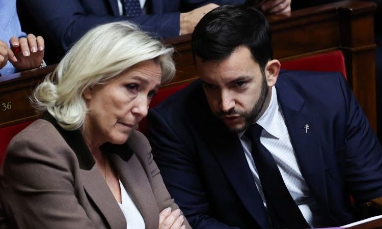 En promettant l&rsquo;interdiction totale du voile, le RN s&rsquo;est mis dans de beaux draps