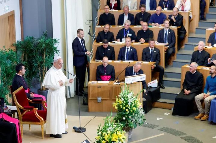 Le pape rencontre de nouveaux baptisés : « Je suis dans une paroisse hyper vivante »