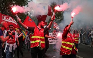 Manifestations du 17 octobre : premières incidents  Lyon, Rennes et commerces barricadés à Paris