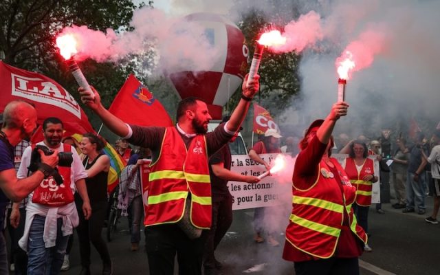 Manifestations du 17 octobre : premières incidents  Lyon, Rennes et commerces barricadés à Paris